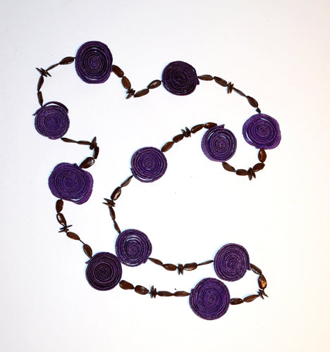Orange skin necklaces flowers with seeds