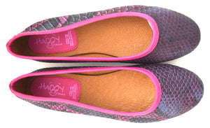 Mom pink snake style shoes.